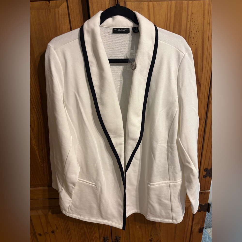 🖤🤍Susan Graver Weekend - Women's White Blazer with Black Trim NWT 🤍🖤